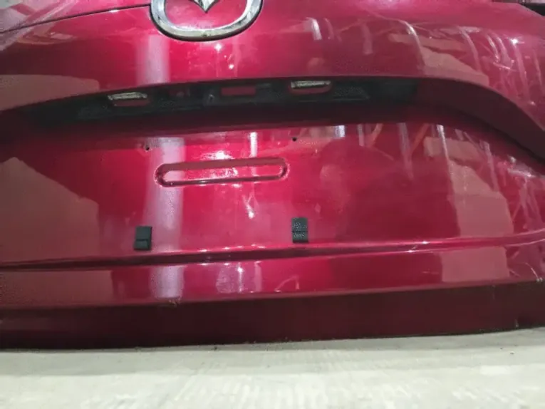 Крепление петли и газового упора на крышке багажника Mazda CX-5 2