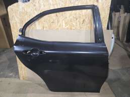 Дверь toyota camry 70 xv70  задн. прав.