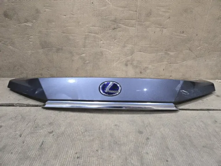 Накладка багажника Lexus RX 4 крупным планом оригинал