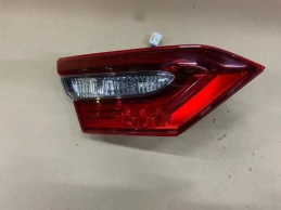 Фонарь в крышку багажника toyota camry 70 xv70 2017-2023 задн. лев.
