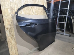 Дверь toyota camry 70 xv70  задн. прав.