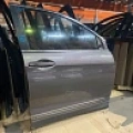 Б/у Дверь Honda CRV 4 RM 2012-2018, Отличное cостояние, Екатеринбург "Гарант Разбор" Фотография оригинальной б/у двери для Хонда ЦРВ 4 РМ 2012-2018 в отличном состоянии на складе "Гарант Разбор" в Екатеринбурге