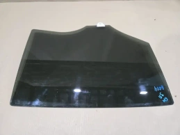 Стекло двери mazda 3 bm  2013-2019 задн. прав.