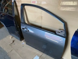 Дверь toyota prius 4 xw50 2015-2023 перед. прав.