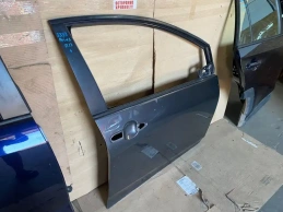 Дверь toyota prius 4 xw50 2015-2023 перед. прав.