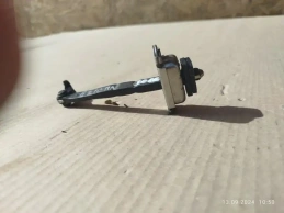 Ограничитель двери toyota corolla e210  2020- перед. лев.