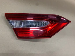 Фонарь в крышку багажника toyota camry 70 xv70 2017-2023 задн. лев.