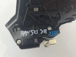 Замок двери toyota rav4 50 xa50 2018- задн. прав.