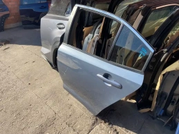 Дверь toyota corolla e210  2020- задн. лев.