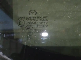 Форточка двери mazda 3 bm  2013-2019 задн. прав.
